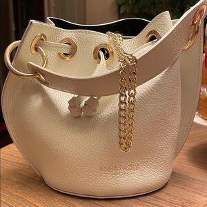 Anna Virgili White Leather Bucket Bag